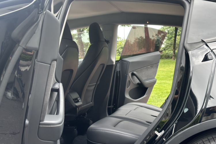 Used Tesla Model Y 2023 High-Performance All-Wheel-Drive Version Interior 2
