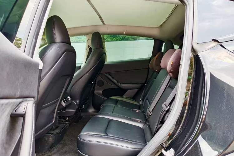 Used Tesla Model Y 2023 Long-Range All-Wheel-Drive Version Interior 2