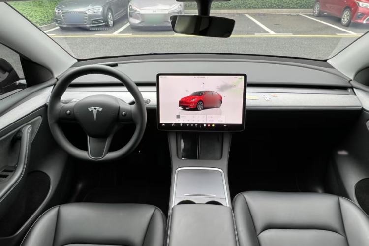 Used Tesla Model Y 2023 Rear-Wheel-Drive Version Interior 2