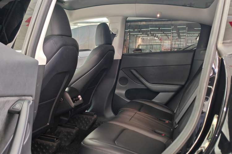 Used Tesla Model Y 2023 Rear-Wheel-Drive Version Interior 2