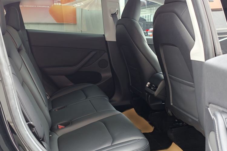 Used Tesla Model Y 2023 Rear-Wheel-Drive Version Interior 2