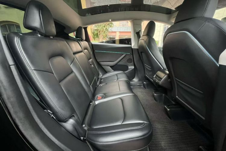 Used Tesla Model Y 2023 Long-Range All-Wheel-Drive Version Interior 2