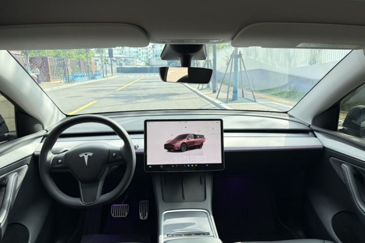Used Tesla Model Y 2023 Rear-Wheel-Drive Version Interior 2