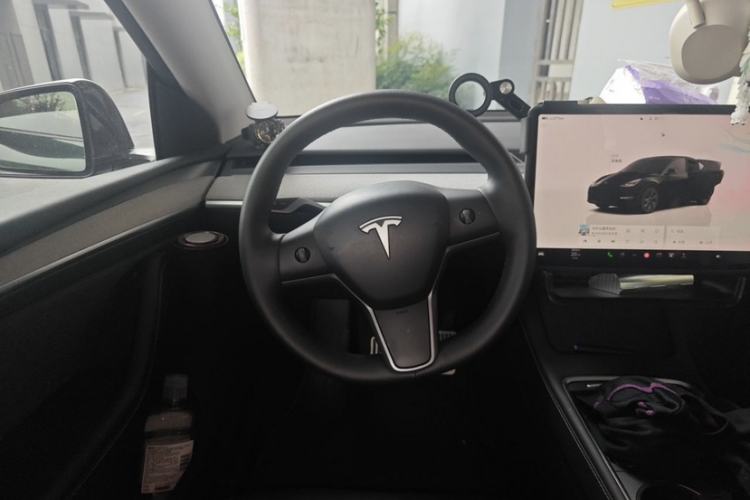 Used Tesla Model Y 2023 Long-Range All-Wheel-Drive Version Interior 2