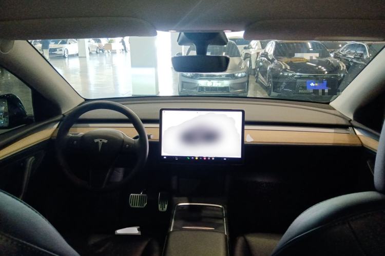 Used Tesla Model Y 2023 Rear-Wheel-Drive Version Interior 2