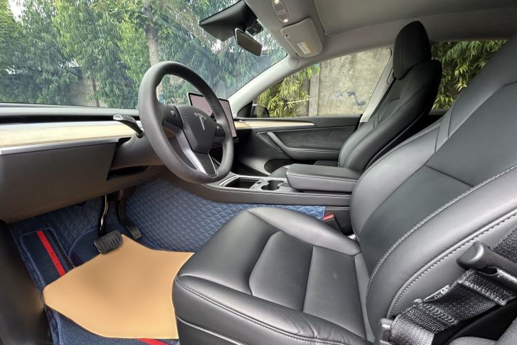 Used Tesla Model Y 2023 Long-Range All-Wheel-Drive Version Interior 2