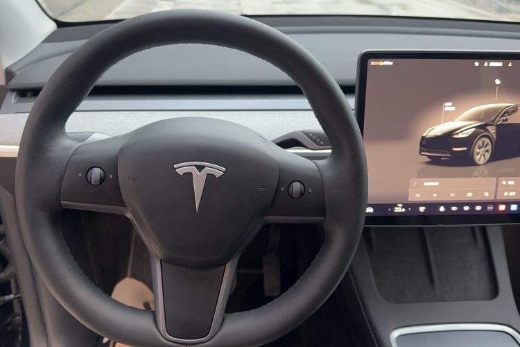 Used Tesla Model Y 2023 Rear-Wheel-Drive Version Interior 2