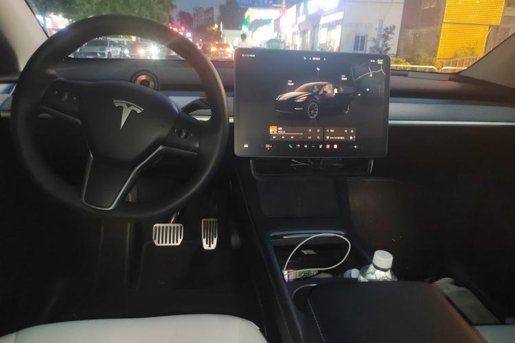 Used Tesla Model Y 2023 Rear-Wheel-Drive Version Interior 2