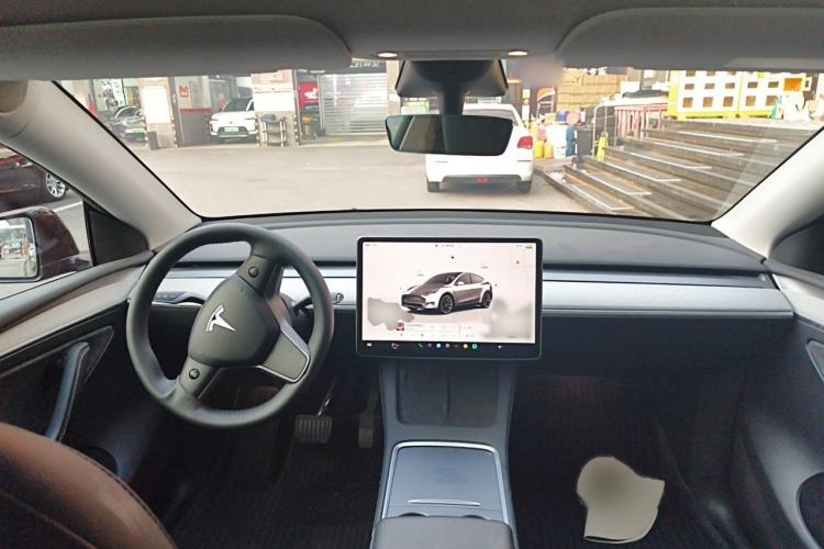 Used Tesla Model Y 2023 Long-Range All-Wheel-Drive Version Interior 2