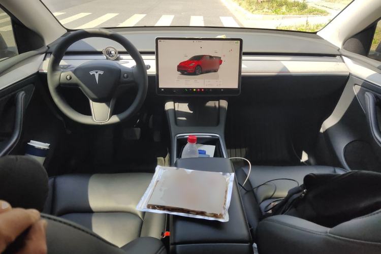 Used Tesla Model Y 2023 Rear-Wheel-Drive Version Interior 2