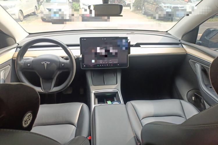 Used Tesla Model Y 2023 Rear-Wheel-Drive Version Interior 2