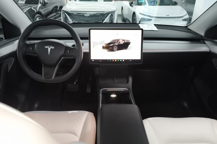 Used Tesla Model Y 2023 Long-Range All-Wheel-Drive Version Interior 2
