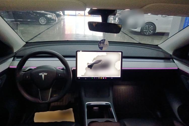 Used Tesla Model Y 2023 Rear-Wheel-Drive Version Interior 2