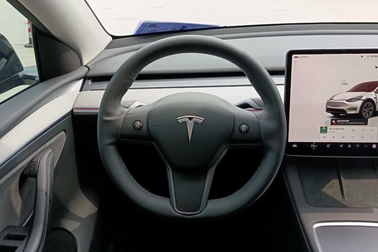 Used Tesla Model Y 2023 Rear-Wheel-Drive Version Interior 2