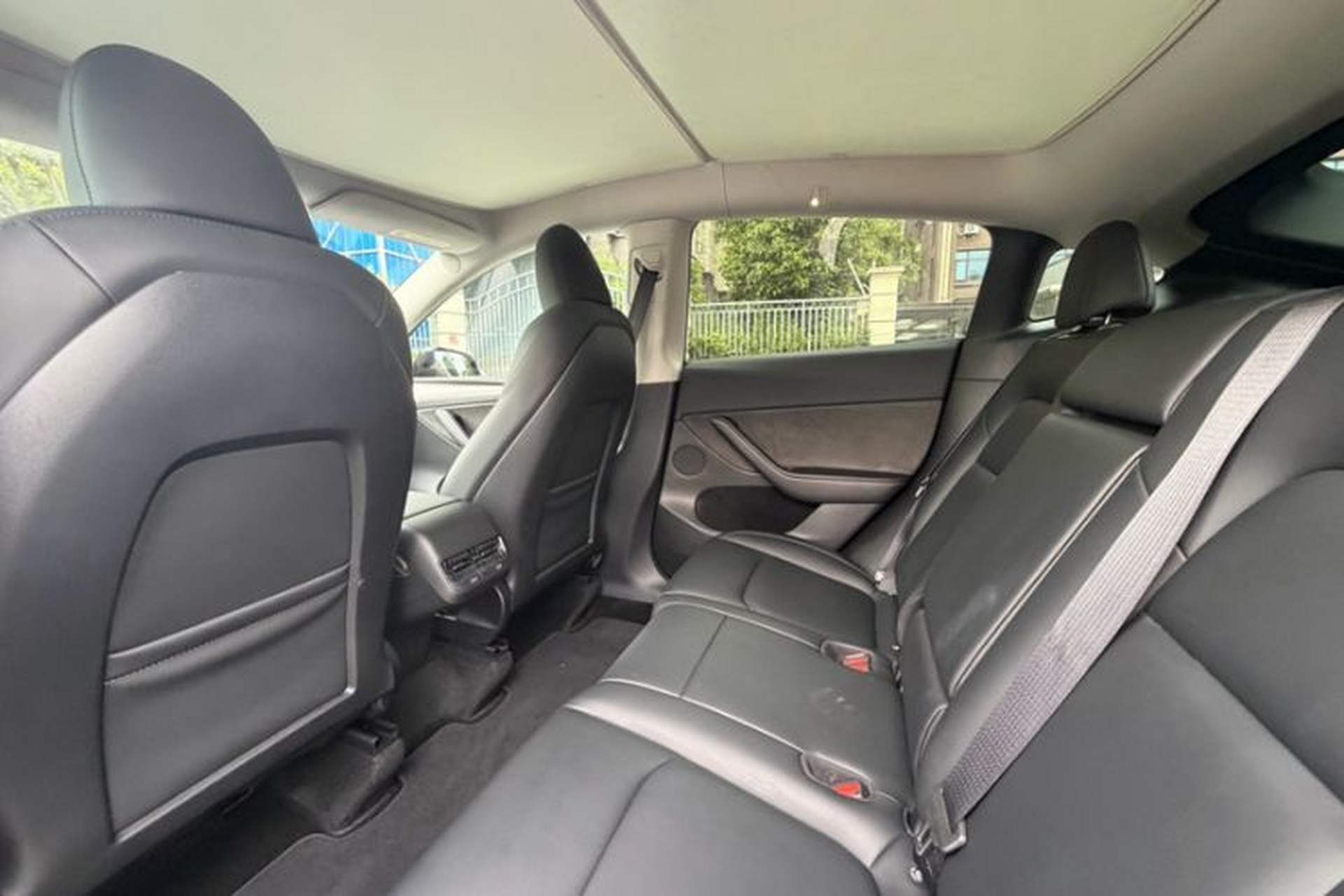 Used Tesla Model Y 2023 Rear-Wheel-Drive Version Interior 2