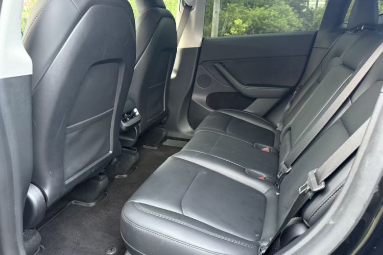 Used Tesla Model Y 2023 Rear-Wheel-Drive Version Interior 2