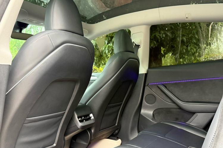 Used Tesla Model Y 2023 Rear-Wheel-Drive Version Interior 2