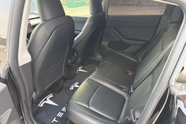 Used Tesla Model Y 2023 Rear-Wheel-Drive Version Interior 2