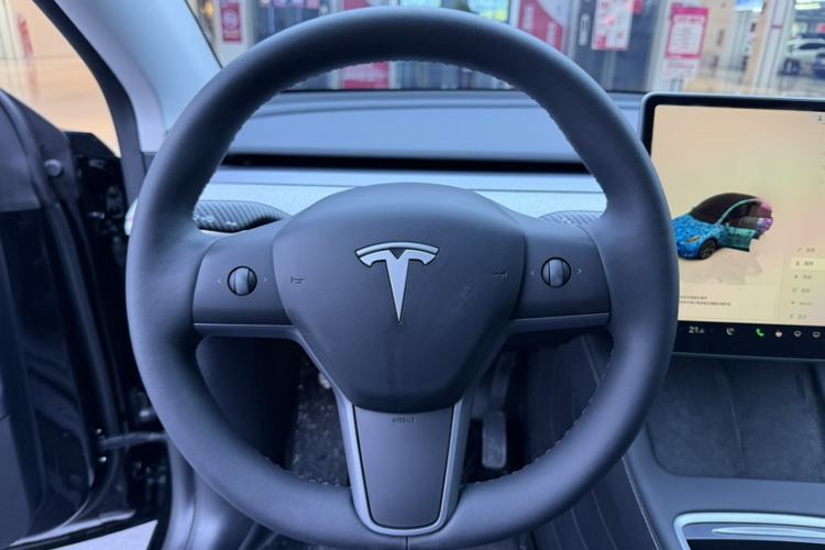 Used Tesla Model Y 2023 Rear-Wheel-Drive Version Interior 2