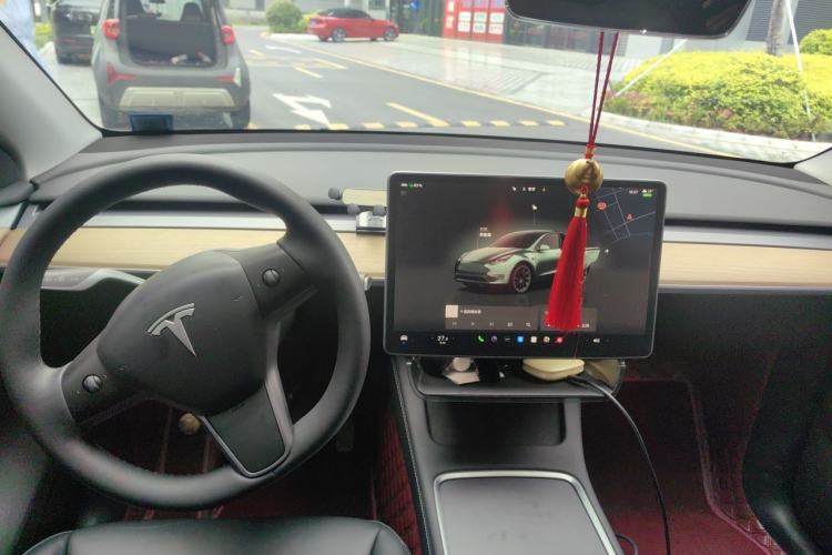 Used Tesla Model Y 2023 Rear-Wheel-Drive Version Interior 2