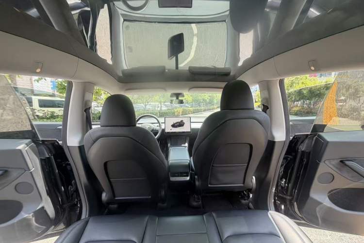 Used Tesla Model Y 2023 Rear-Wheel-Drive Version Interior 3