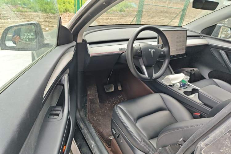 Used Tesla Model Y 2023 Rear-Wheel-Drive Version Interior 3