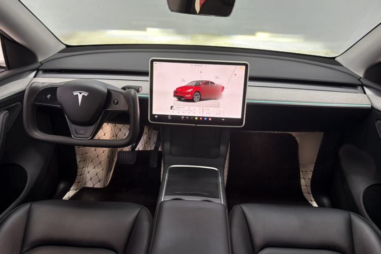 Used Tesla Model Y 2023 Rear-Wheel-Drive Version Interior 3
