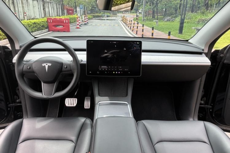 Used Tesla Model Y 2023 High-Performance All-Wheel-Drive Version Interior 3