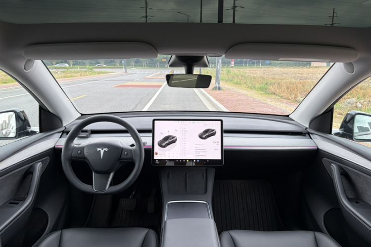 Used Tesla Model Y 2023 Rear-Wheel-Drive Version Interior 3