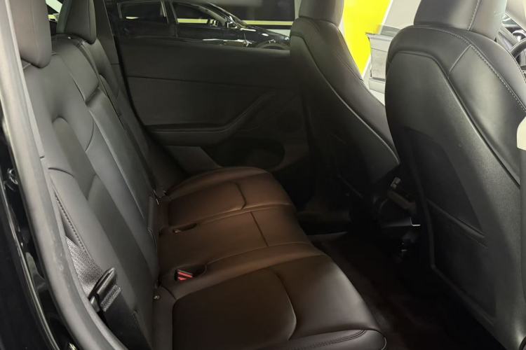 Used Tesla Model Y 2023 Rear-Wheel-Drive Version Interior 3
