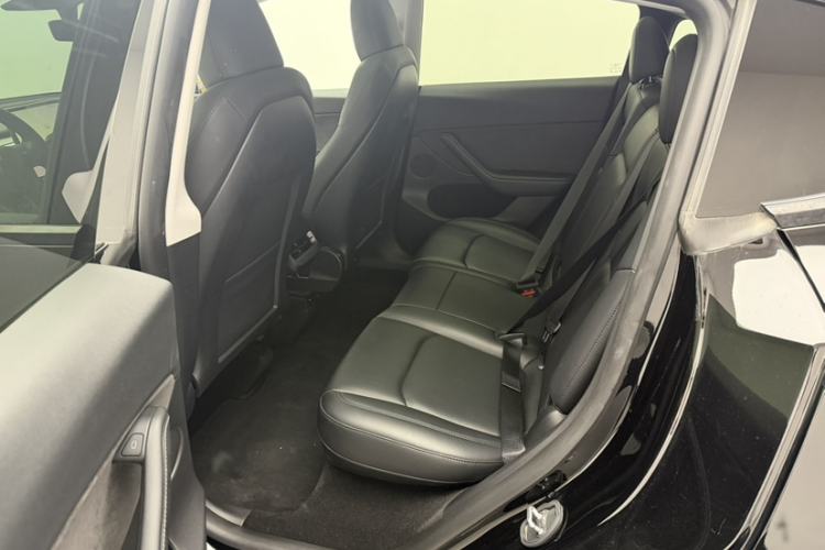 Used Tesla Model Y 2023 Rear-Wheel-Drive Version Interior 3