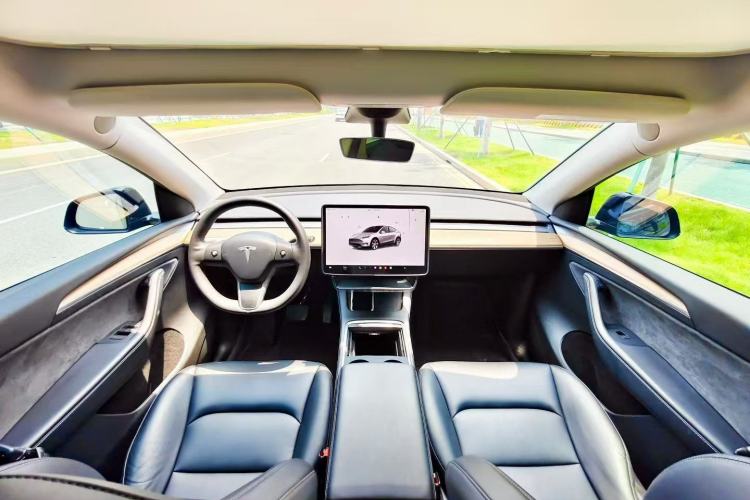 Used Tesla Model Y 2023 Long-Range All-Wheel-Drive Version Interior 3