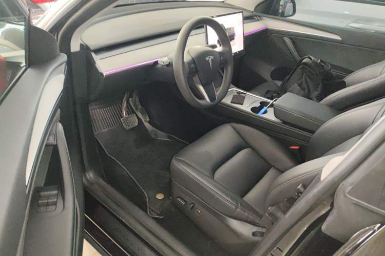 Used Tesla Model Y 2023 Rear-Wheel-Drive Version Interior 3