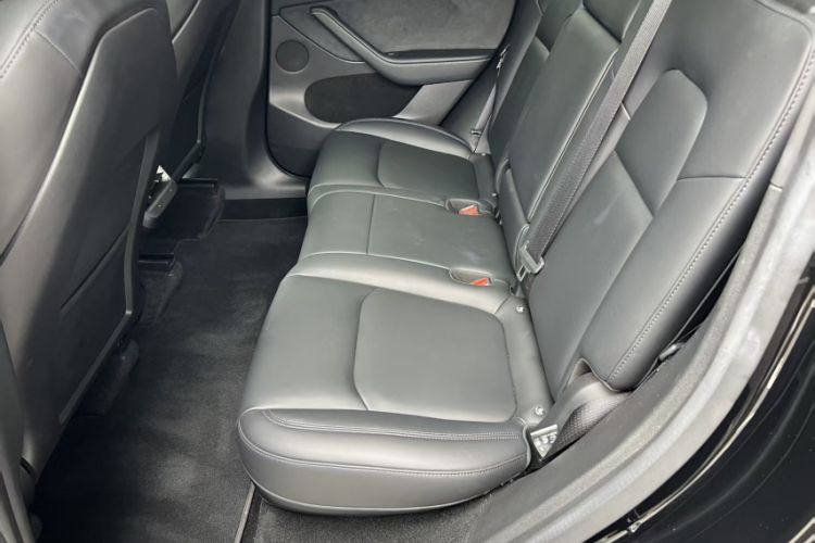 Used Tesla Model Y 2023 Rear-Wheel-Drive Version Interior 3