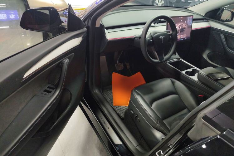 Used Tesla Model Y 2023 Rear-Wheel-Drive Version Interior 3