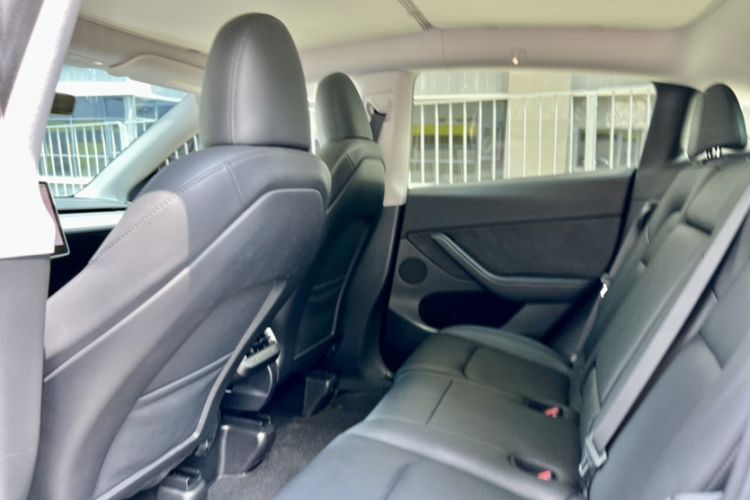 Used Tesla Model Y 2023 Rear-Wheel-Drive Version Interior 3