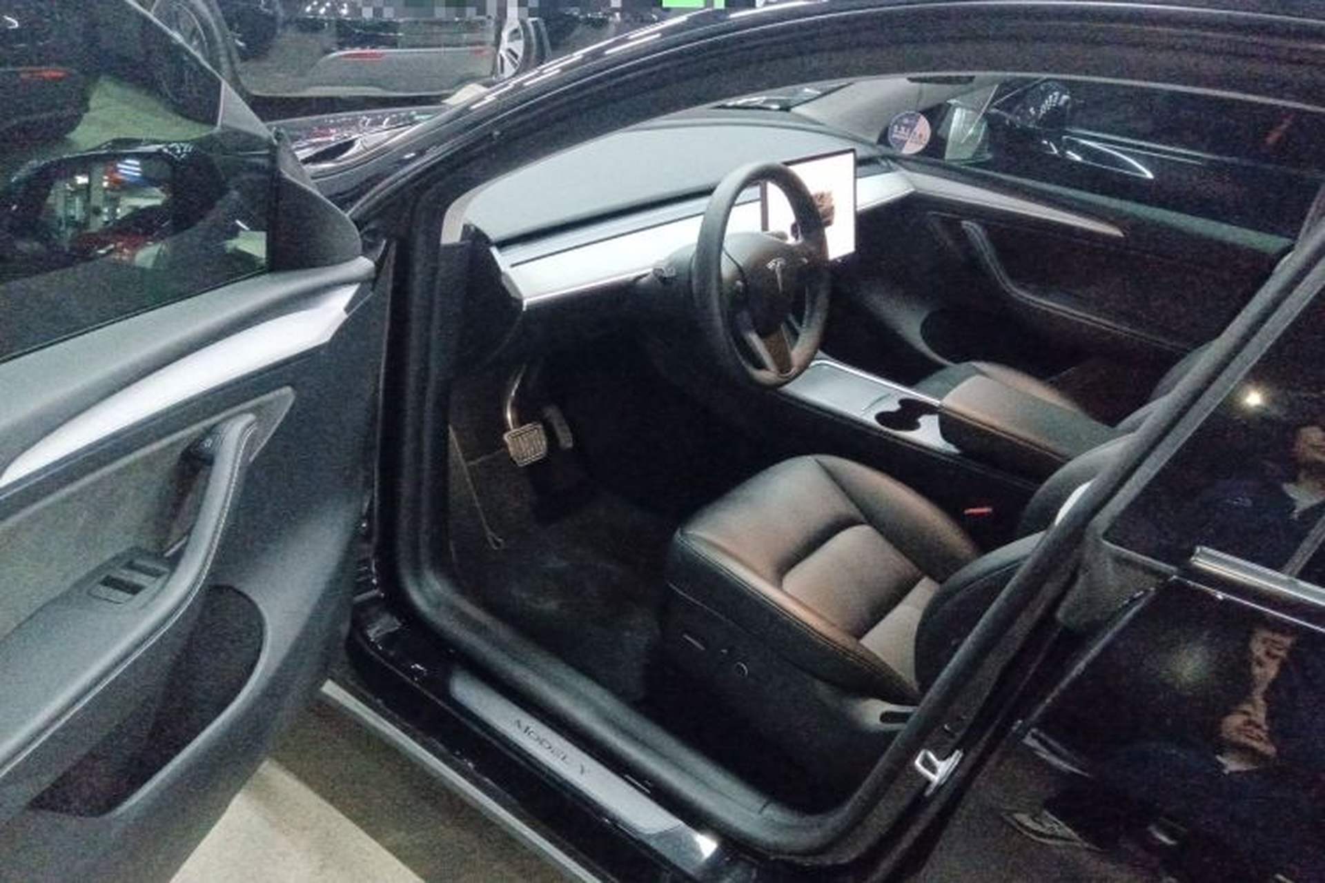 Used Tesla Model Y 2023 Rear-Wheel-Drive Version Interior 3