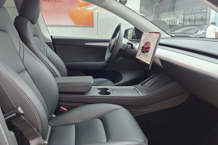 Used Tesla Model Y 2023 Rear-Wheel-Drive Version Interior 3