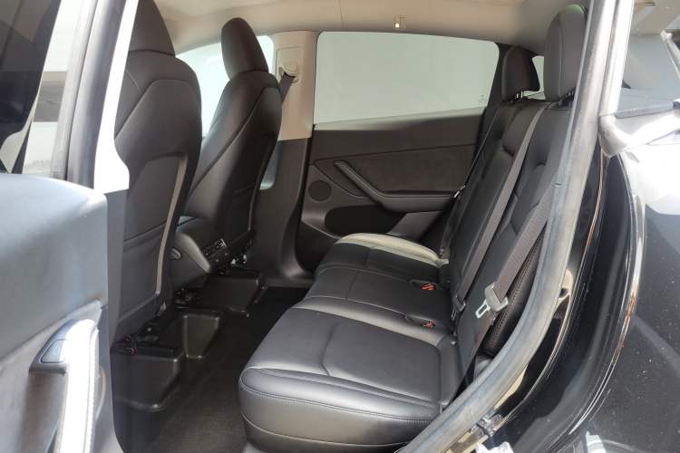 Used Tesla Model Y 2023 Rear-Wheel-Drive Version Interior 3