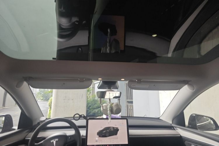 Used Tesla Model Y 2023 Long-Range All-Wheel-Drive Version Interior 3