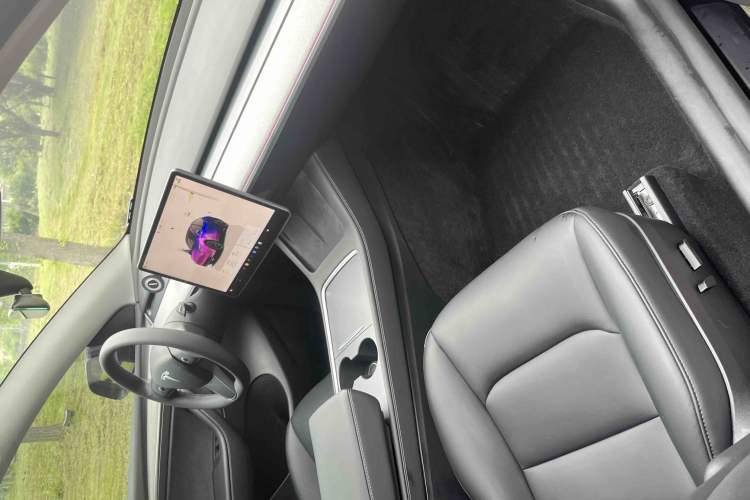 Used Tesla Model Y 2023 Rear-Wheel-Drive Version Interior 3