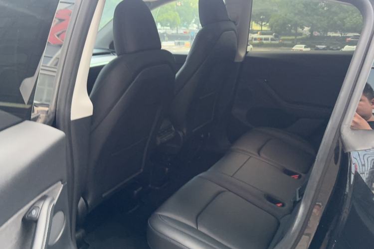 Used Tesla Model Y 2023 Rear-Wheel-Drive Version Interior 3