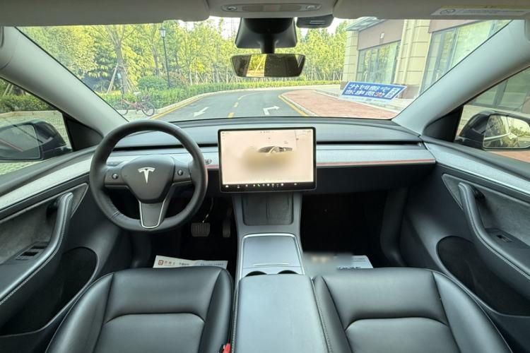 Used Tesla Model Y 2023 Rear-Wheel-Drive Version Interior 3