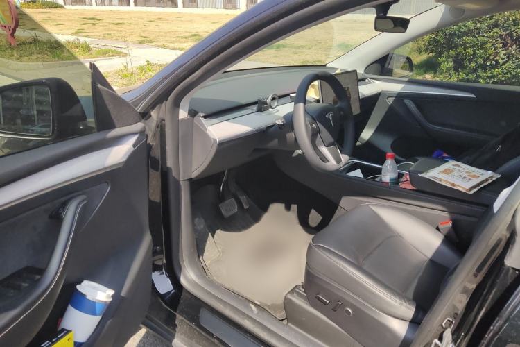 Used Tesla Model Y 2023 Rear-Wheel-Drive Version Interior 3