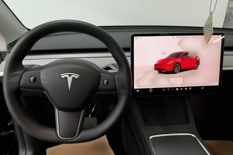 Used Tesla Model Y 2023 Long-Range All-Wheel-Drive Version Interior 3