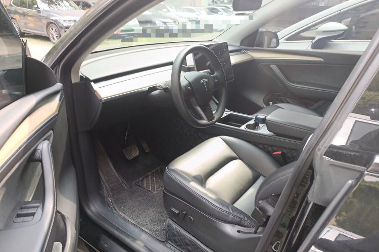 Used Tesla Model Y 2023 Rear-Wheel-Drive Version Interior 3