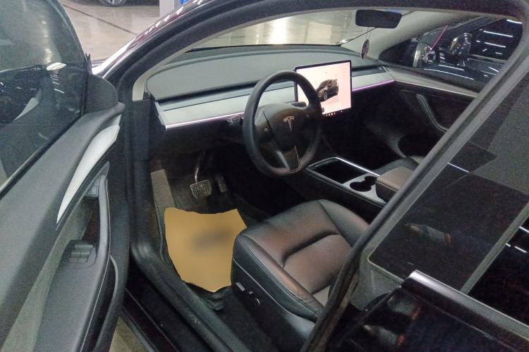 Used Tesla Model Y 2023 Rear-Wheel-Drive Version Interior 3