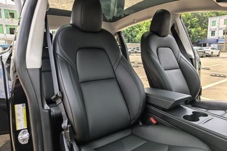 Used Tesla Model Y 2023 Rear-Wheel-Drive Version Interior 3