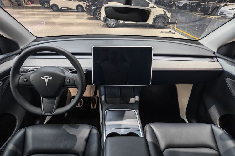 Used Tesla Model Y 2023 Rear-Wheel-Drive Version Interior 3
