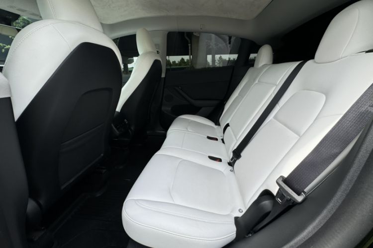 Used Tesla Model Y 2023 Rear-Wheel-Drive Version Interior 3